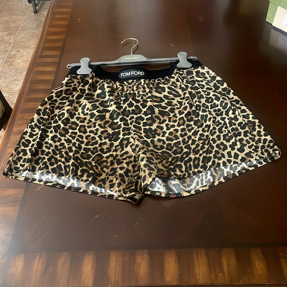 Tom Ford Silk shorts
New with tags
Size L